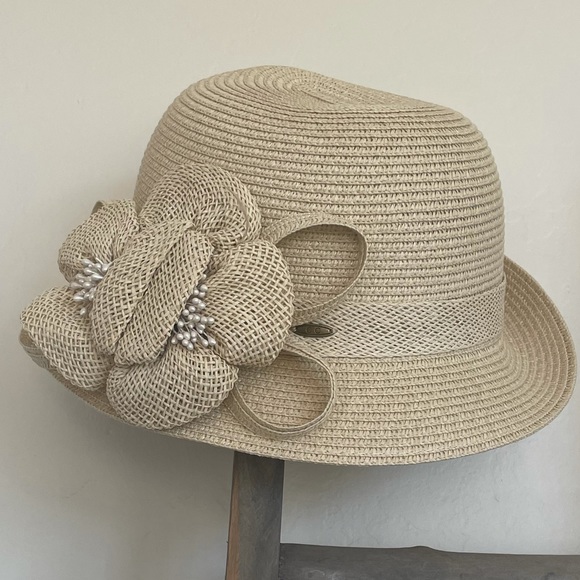 C.C EXCLUSIVE WOMEN HAT WITH FLOWER SUN BRIM HAT - Picture 3 of 4
